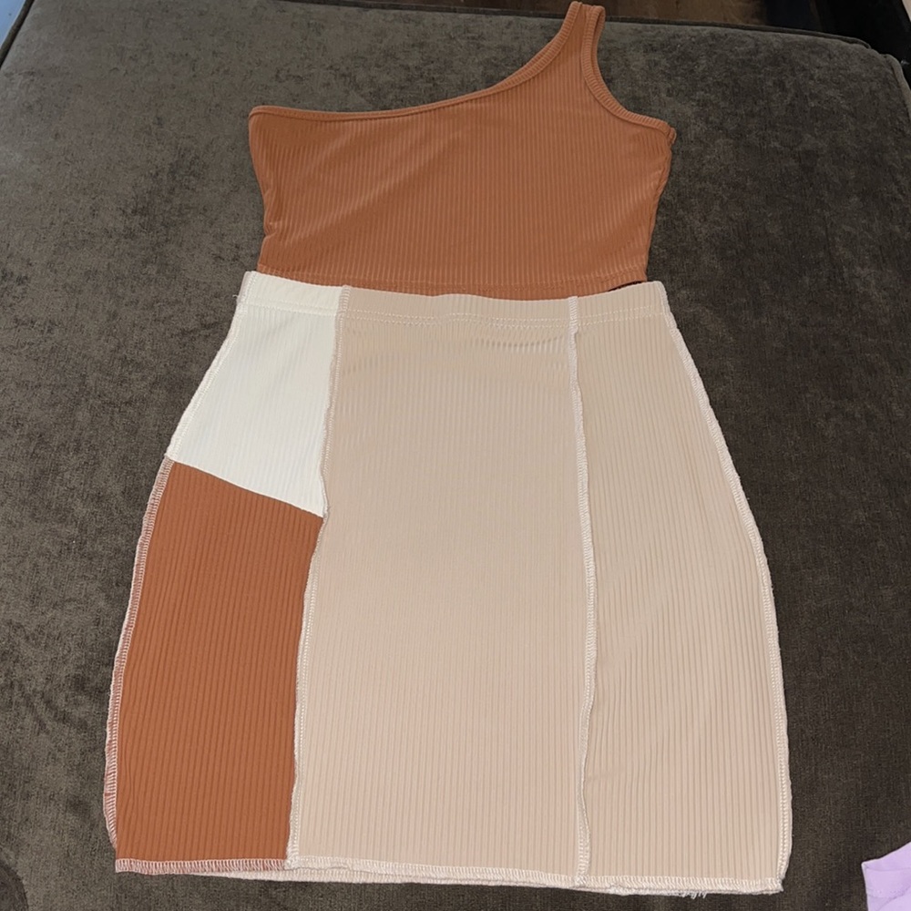 One shoulder crop top with color block skirt